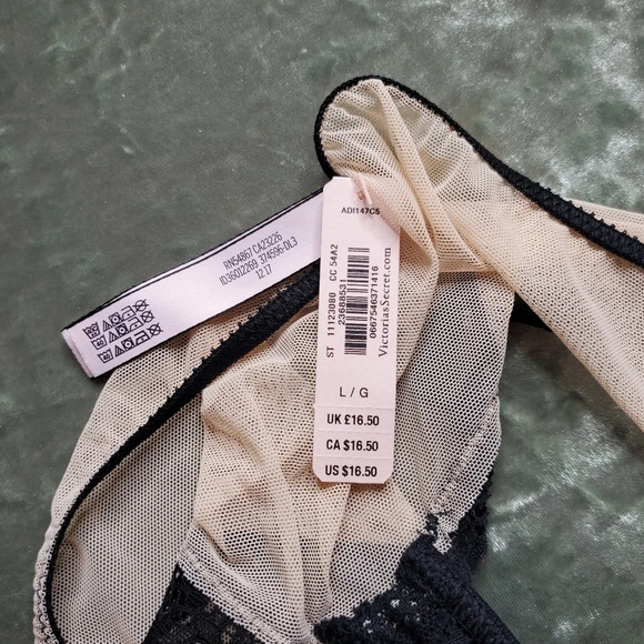 Victoria's Secret Floral Velvet Demi Set - Picture 8 of 9